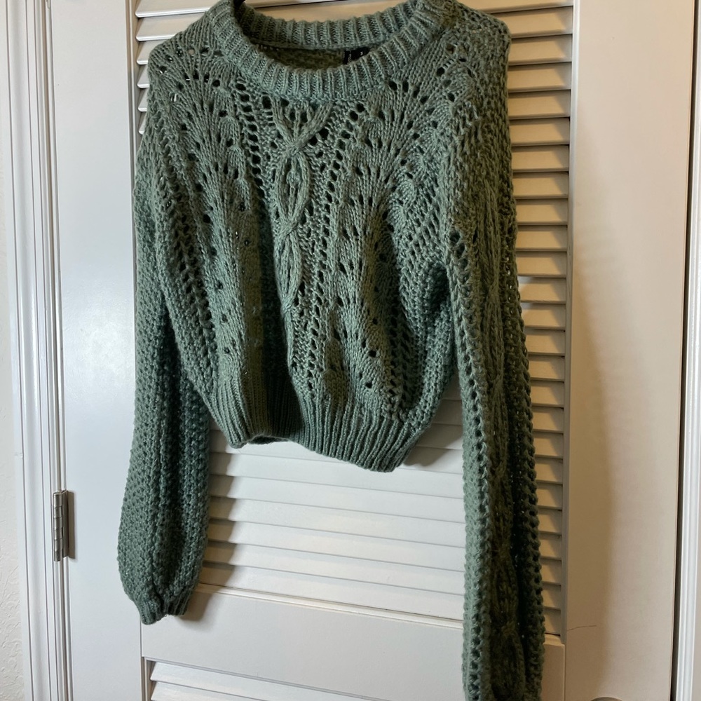 MOON AND MADISON SWEATER
